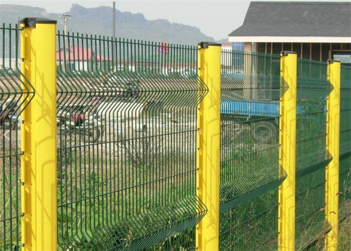 La barriera di sicurezza colorata della maglia del filo di acciaio, maglia del giardino che recinta facile durevole installa